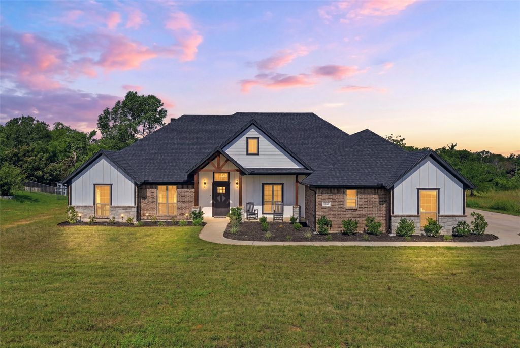 1057 Gonzollas Road, Springtown, TX 76082