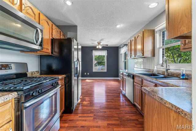 829 Cimarron Circle, Farmington, MO 63640