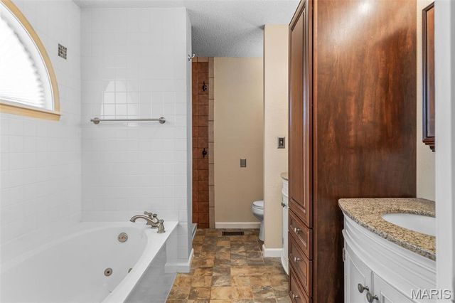 829 Cimarron Circle, Farmington, MO 63640