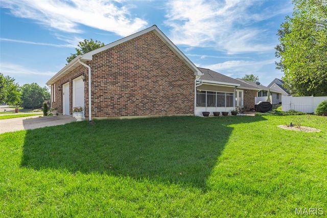 829 Cimarron Circle, Farmington, MO 63640
