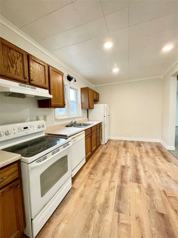 228 3rd Street, West Des Moines, IA 50265
