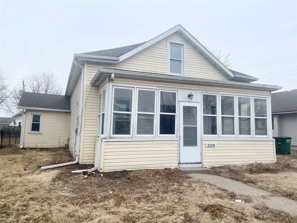 228 3rd Street, West Des Moines, IA 50265