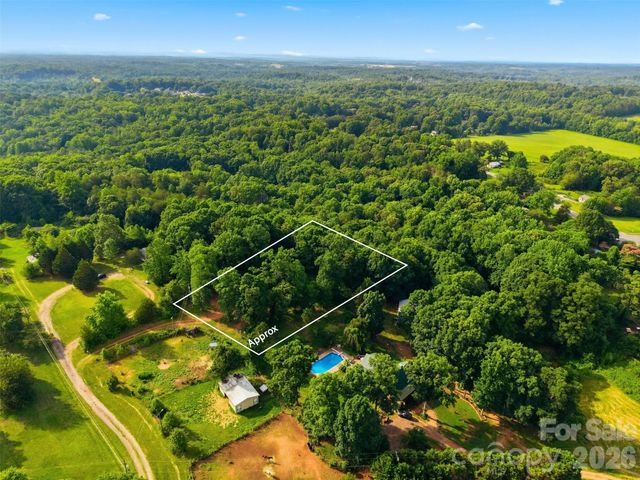 4075 Mamas Garden Drive, Hickory, NC 28602