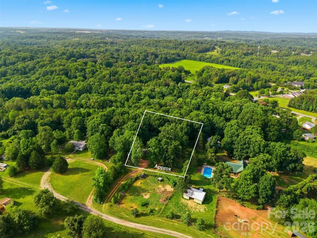 4075 Mamas Garden Drive, Hickory, NC 28602