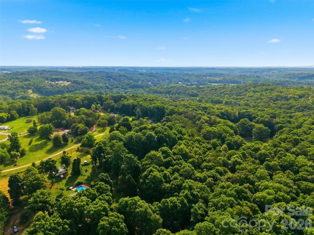 4075 Mamas Garden Drive, Hickory, NC 28602