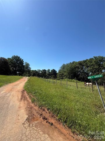 4075 Mamas Garden Drive, Hickory, NC 28602