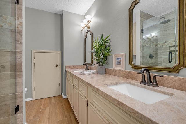 1302 Minchen Drive, Deer Park, TX 77536