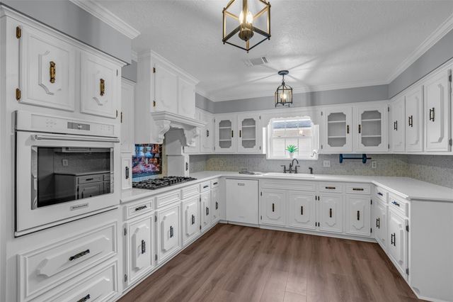 1302 Minchen Drive, Deer Park, TX 77536