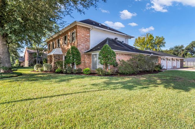 1302 Minchen Drive, Deer Park, TX 77536