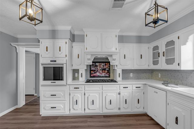 1302 Minchen Drive, Deer Park, TX 77536