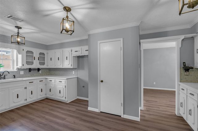 1302 Minchen Drive, Deer Park, TX 77536