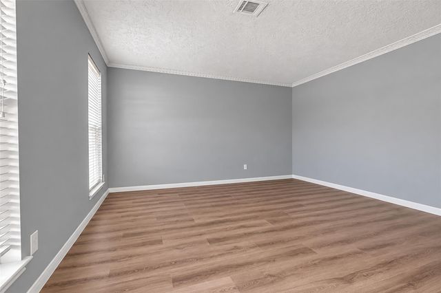 1302 Minchen Drive, Deer Park, TX 77536