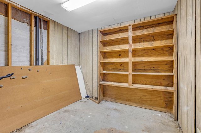 1302 Minchen Drive, Deer Park, TX 77536