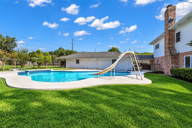 1302 Minchen Drive, Deer Park, TX 77536