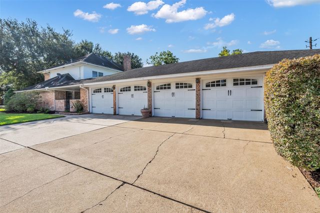 1302 Minchen Drive, Deer Park, TX 77536