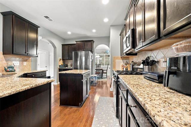 2440 Flintshire Lane, Gastonia, NC 28056
