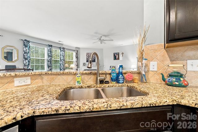 2440 Flintshire Lane, Gastonia, NC 28056