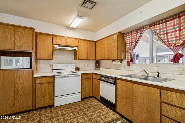 16578 W UNKNOWN MEXICAN Avenue, Kirkland, AZ 86332