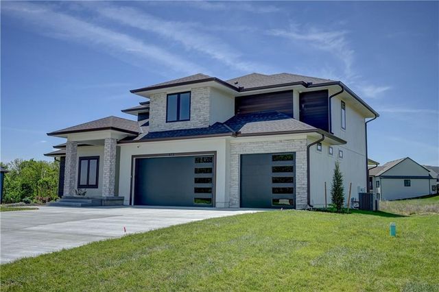 573 South Shore Drive, Lake Winnebago, MO 64034