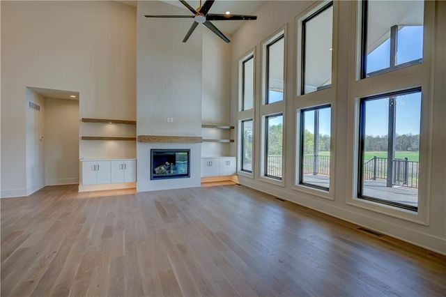 573 South Shore Drive, Lake Winnebago, MO 64034