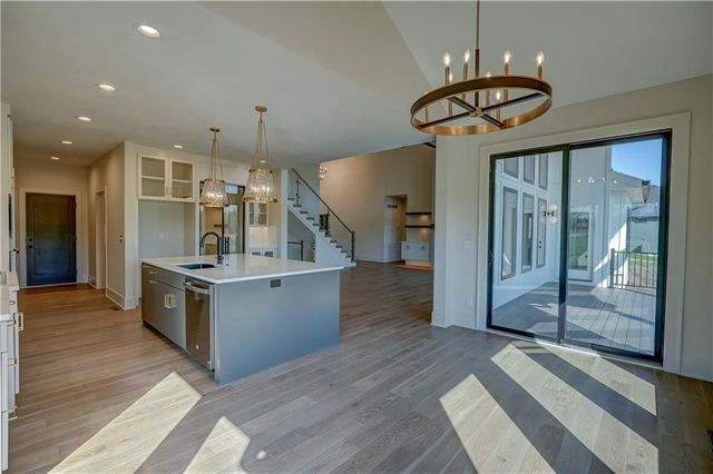 573 South Shore Drive, Lake Winnebago, MO 64034
