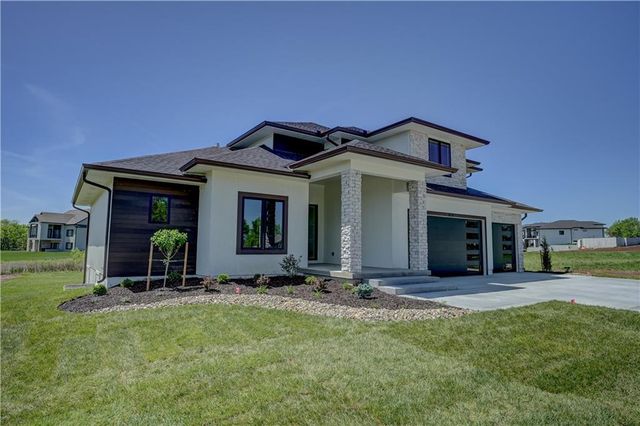573 South Shore Drive, Lake Winnebago, MO 64034
