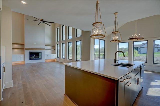 573 South Shore Drive, Lake Winnebago, MO 64034