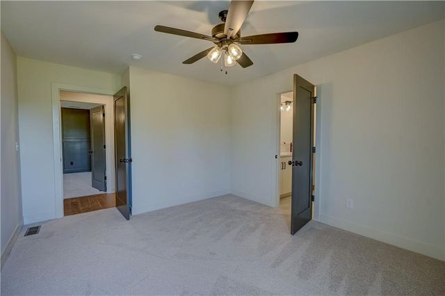 573 South Shore Drive, Lake Winnebago, MO 64034