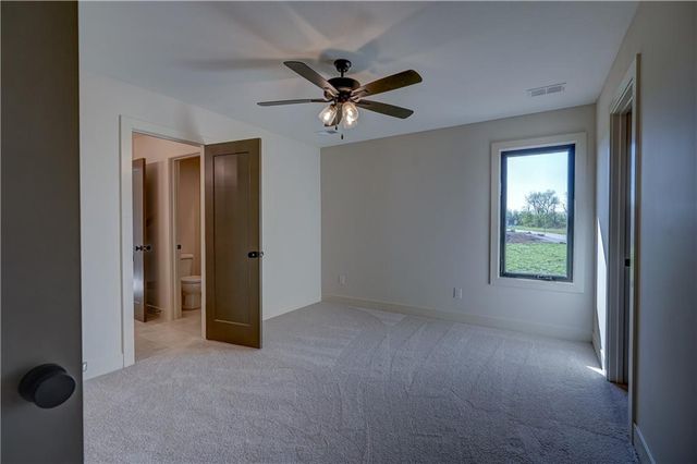 573 South Shore Drive, Lake Winnebago, MO 64034