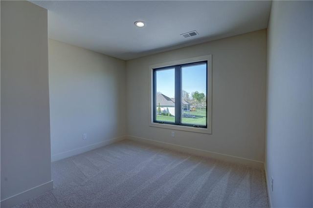 573 South Shore Drive, Lake Winnebago, MO 64034