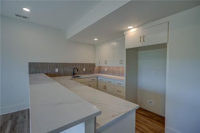 573 South Shore Drive, Lake Winnebago, MO 64034