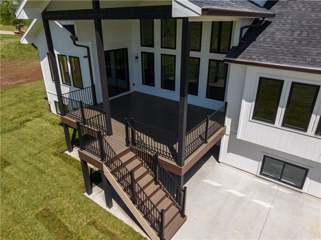 573 South Shore Drive, Lake Winnebago, MO 64034