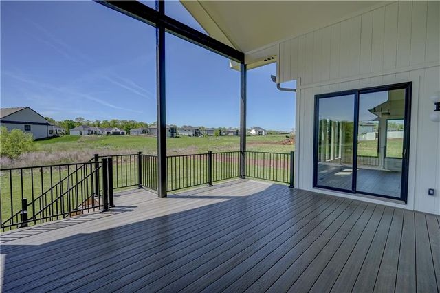 573 South Shore Drive, Lake Winnebago, MO 64034