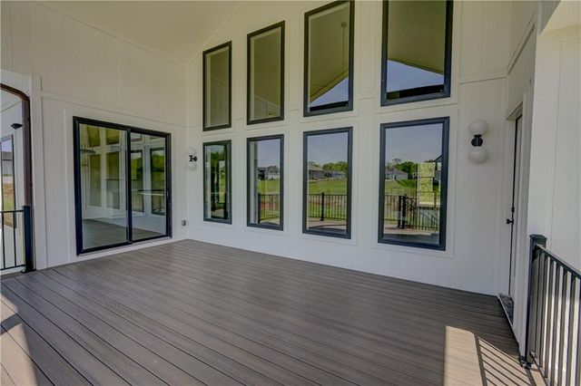 573 South Shore Drive, Lake Winnebago, MO 64034