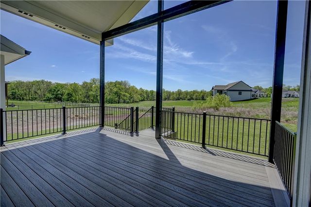 573 South Shore Drive, Lake Winnebago, MO 64034