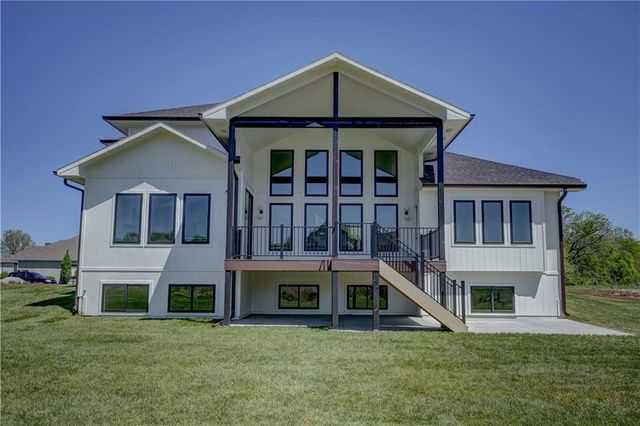 573 South Shore Drive, Lake Winnebago, MO 64034