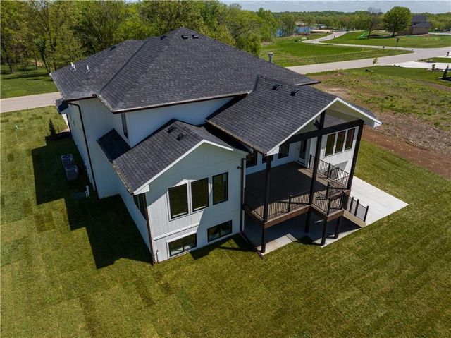 573 South Shore Drive, Lake Winnebago, MO 64034