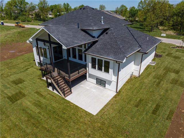 573 South Shore Drive, Lake Winnebago, MO 64034
