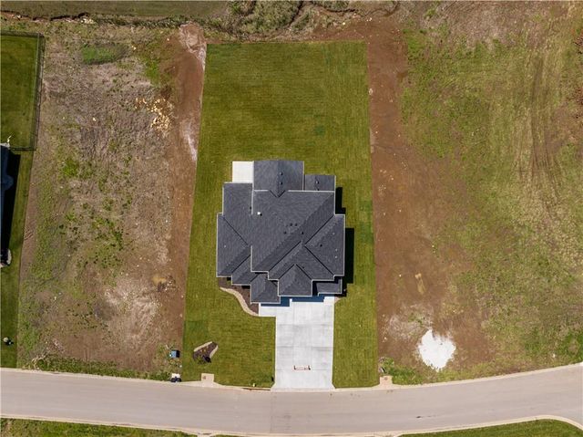 573 South Shore Drive, Lake Winnebago, MO 64034