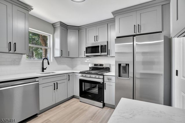 434 Halsted St, East Orange City, NJ 07018