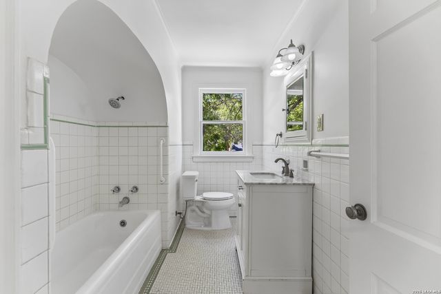 120 LAMONT AVE, Alamo Heights, TX 78209