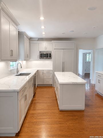 120 LAMONT AVE, Alamo Heights, TX 78209