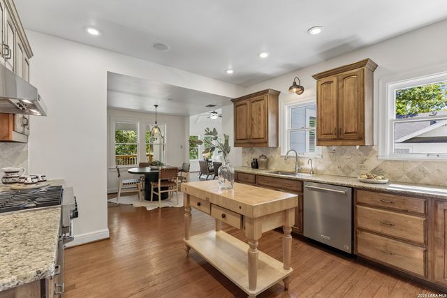 120 LAMONT AVE, Alamo Heights, TX 78209