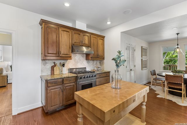 120 LAMONT AVE, Alamo Heights, TX 78209