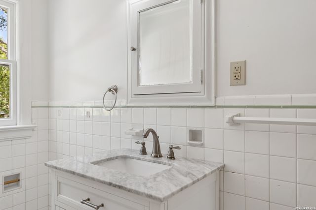 120 LAMONT AVE, Alamo Heights, TX 78209