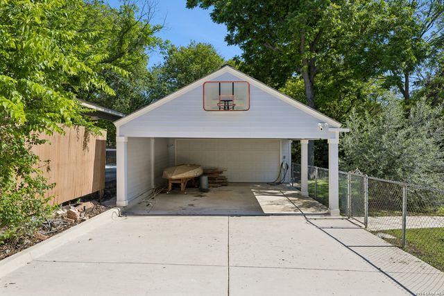 120 LAMONT AVE, Alamo Heights, TX 78209