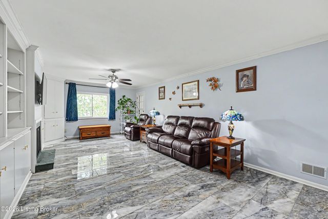 4875 Sherburn Ln 3D, Louisville, KY 40207