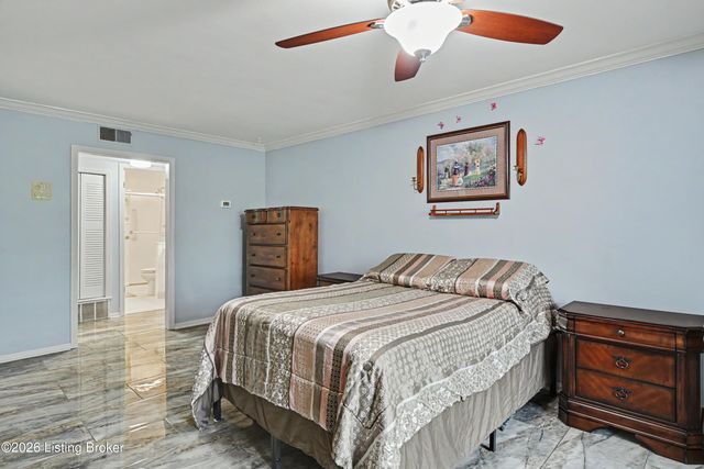 4875 Sherburn Ln 3D, Louisville, KY 40207