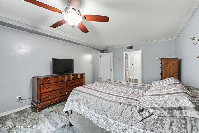 4875 Sherburn Ln 3D, Louisville, KY 40207