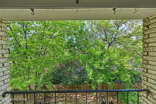4875 Sherburn Ln 3D, Louisville, KY 40207